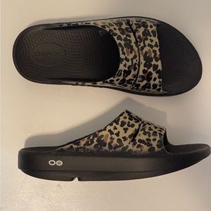 NWOT OOFOS Ooahh Limited Leopard Slide Sandals 7